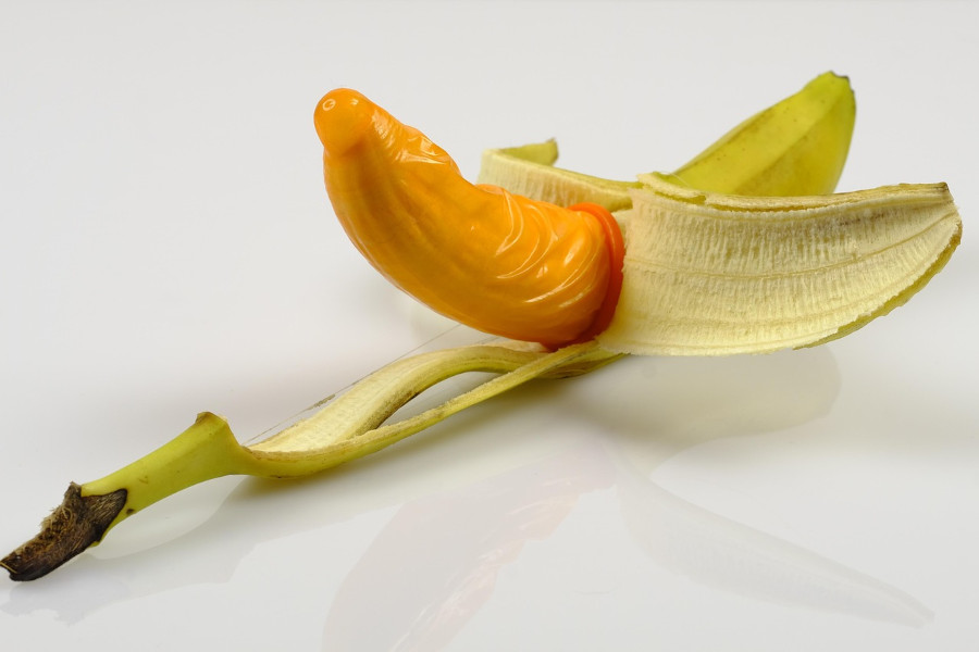 Kondom auf Banane