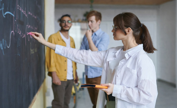 Bildung und Aufklärung